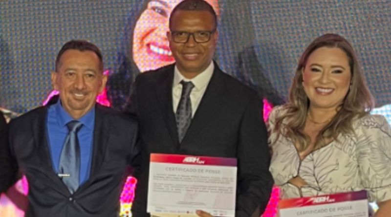 Francisco de Assis, presidente executivo da Abrh-AM, juntamente com a diretoria de saúde e bem-estar nomeada pela entidade (1)