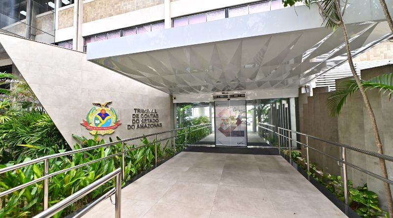fachada TCE-AM - foto Joel Arthus (1)