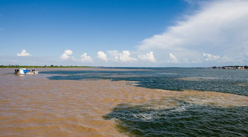 A união do Rio Negro e do Rio Solimões