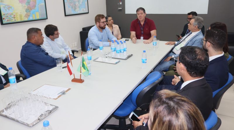 Reunião no Delphina Aziz