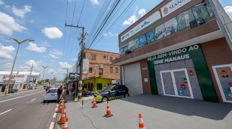 Sine Manaus na Constantino Nery