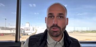 Com salário de deputado em dia, Eduardo Bolsonaro continua nos EUA pedindo sanções contra o Brasil
