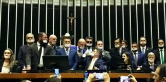 Alcolumbre e Hugo Motta reagem à chantagem e ato ‘golpista’ de bolsonaristas na Câmara e no Senado