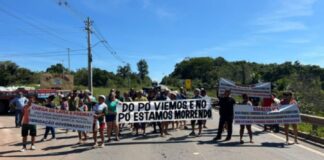 “Ramal do Pau Rosa está intransitável por culpa do governador Wilson Lima”, afirmam moradores em protesto