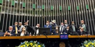 Revolta bolsonarista: parlamentares ‘tomam a Mesa Diretora’ do Senado para forçar o projeto de anistia