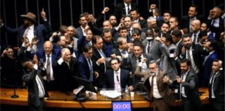 Deputados se ‘dizem covardes’ por terem votado a favor da PEC da Blindagem