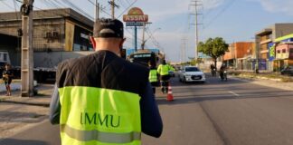 Serviços de transporte de Manaus são fiscalizado na avenida Autaz Mirim