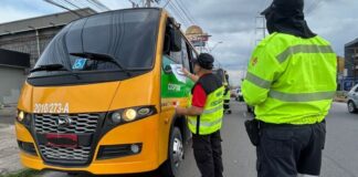 Operação ‘Transporte Legal’ resulta em apreensões de veículos irregulares na av. Autaz Mirim