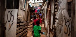 Pobreza e desigualdade atingem menores níveis da história no Brasil