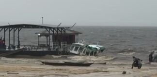 Temporal causa naufrágio de lancha escolar em Alvarães