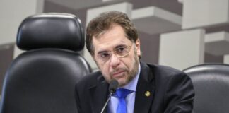 TRE-AM intima PSDB e Plínio Valério em processo de prestação de contas