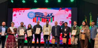 Prefeitura de Parintins recebe homenagem internacional da IOV pelo fortalecimento do Festival Folclórico