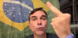 Flávio Bolsonaro fica furioso, dá piti, ‘solta a franga’, e surta em live após pesquisa Genial Quaest