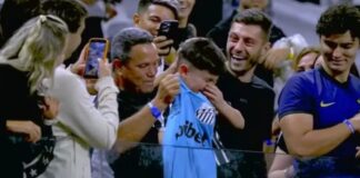 Criança torcedora do Corinthians é hostilizada após ganhar camisa de Neymar