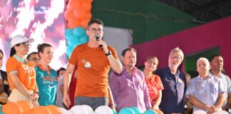David Almeida reúne apoiadores na Praça 14 e desafia adversários a mostrarem resultados em Manaus