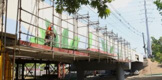 Ponte dos Bilhares ganha pintura, grafite e melhorias na iluminação