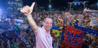 Omar Aziz visita obras e reúne multidões em Tefé e Alvarães