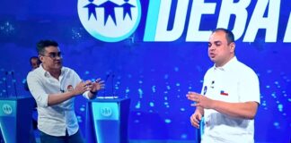 David aponta o dedo para Roberto Cidade, o representante de Wilson Lima nestas eleições 2026