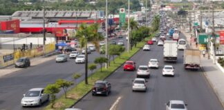 Rompimento de adutora provoca lentidão na avenida Torquato Tapajós