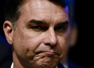 DENÚNCIA GRAVE: gabinete de Flávio Bolsonaro liberou emendas parlamentares a milicianos matadores de Marielle