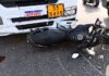 Motociclista fica gravemente ferida após ser atingida por carreta na Alameda Cosme Ferreira