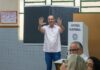 Omar Aziz vota em Manaus e destaca experiência para governar o Amazonas